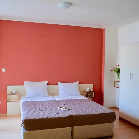 Rainbow 2 Complex מלון