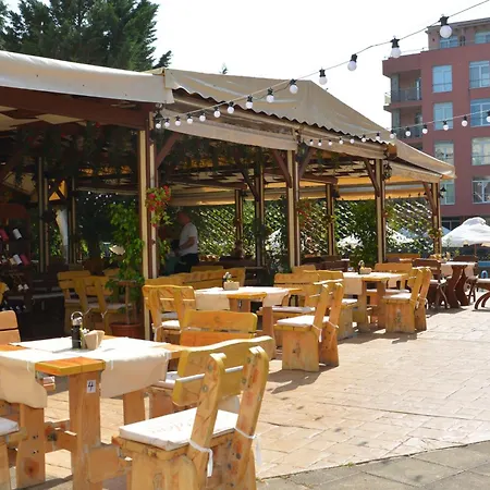 Rainbow 2 Complex מלון