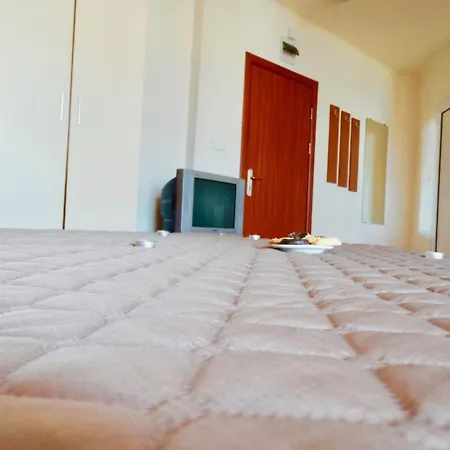 Rainbow 2 Complex מלון